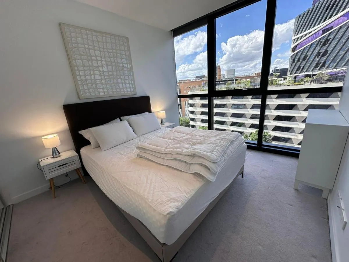 Modern 2Bedroom Apartment North Melbourne — 2