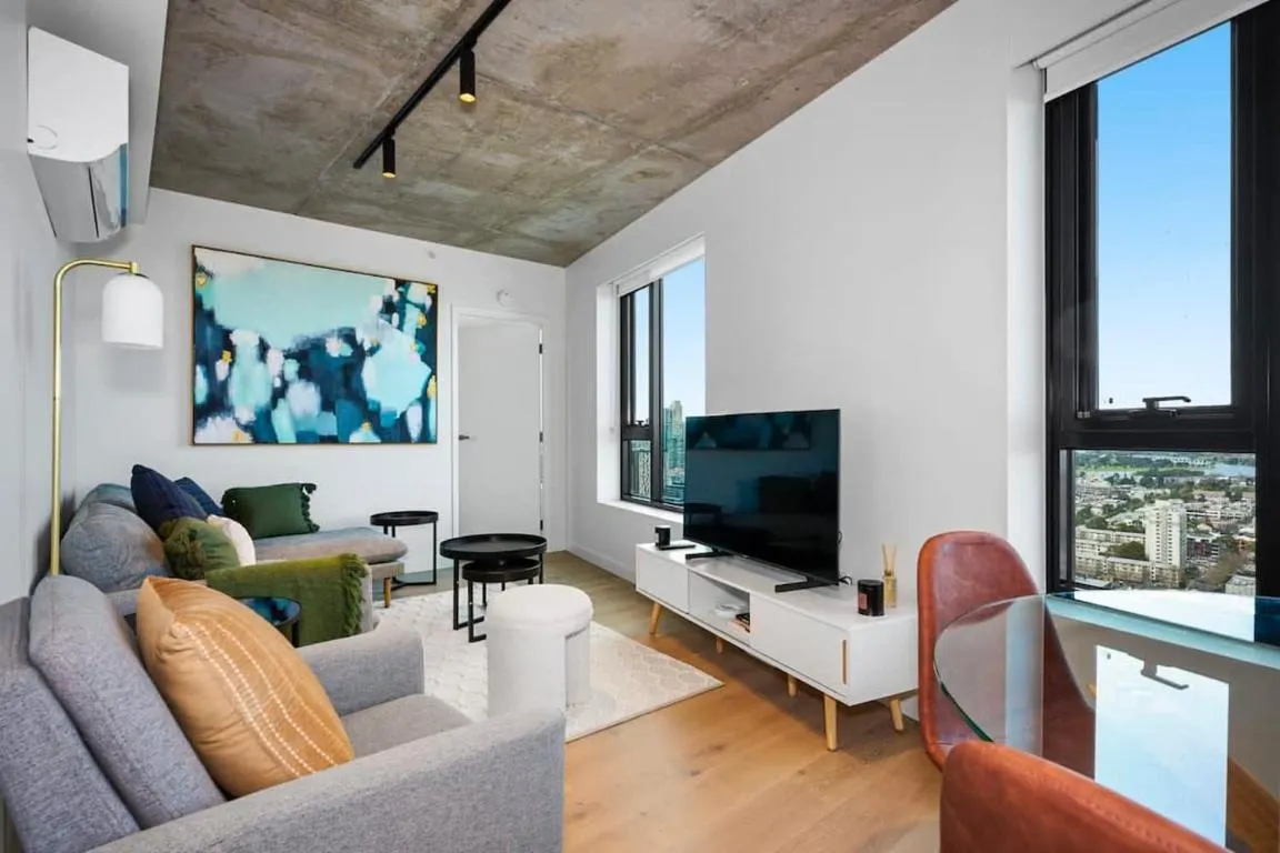Modern 2-Bedroom City Gem with Sea Views