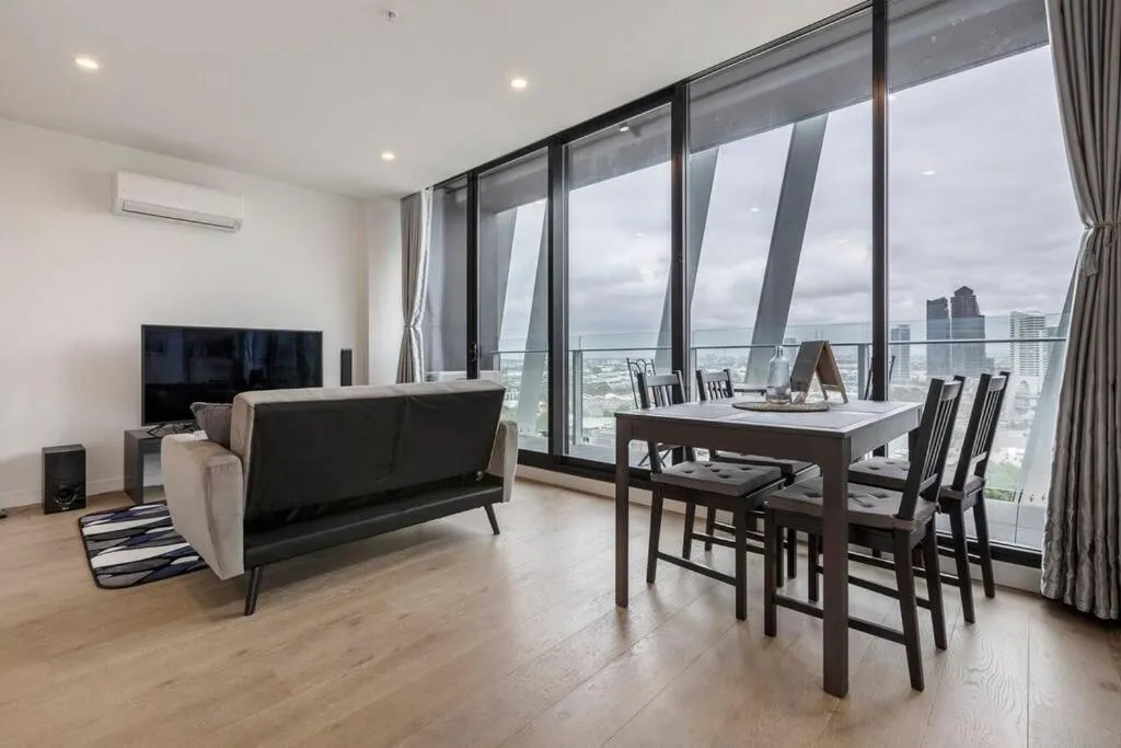 Modern 2 Beds Apartment with Amazing City View — 5