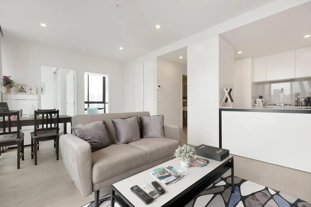 Modern 2 Beds Apartment with Amazing City View — 3