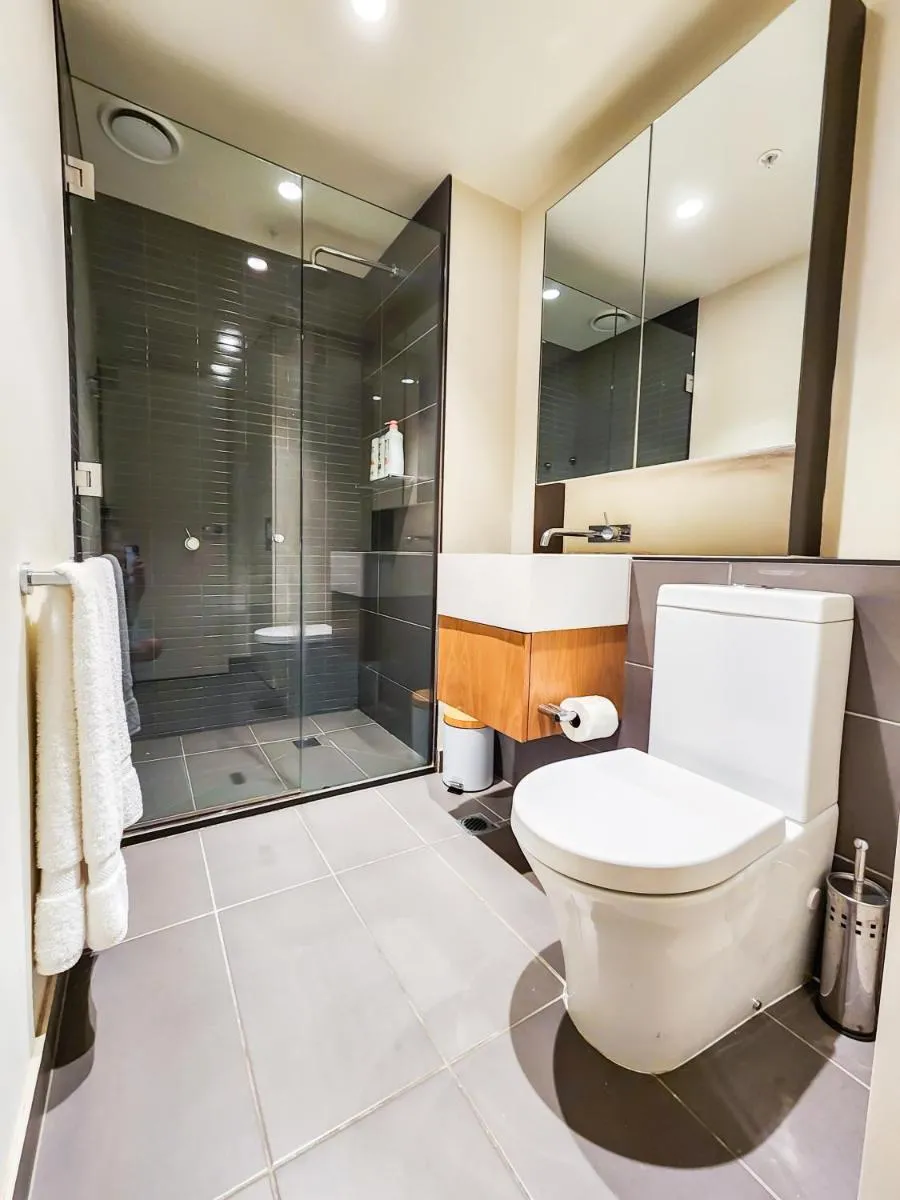 Modern 2-bedrooms apartment with parking — 5