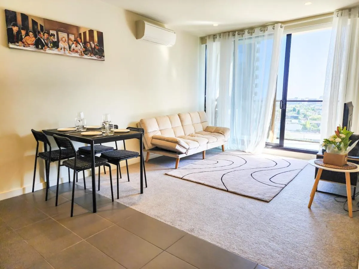 Modern 2-bedrooms apartment with parking — 2