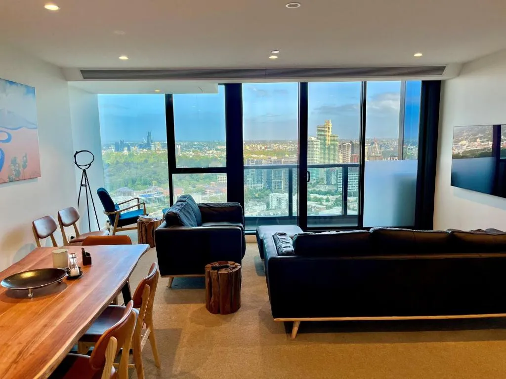 Modern 3 Bedroom Apartment with Amazing Views
