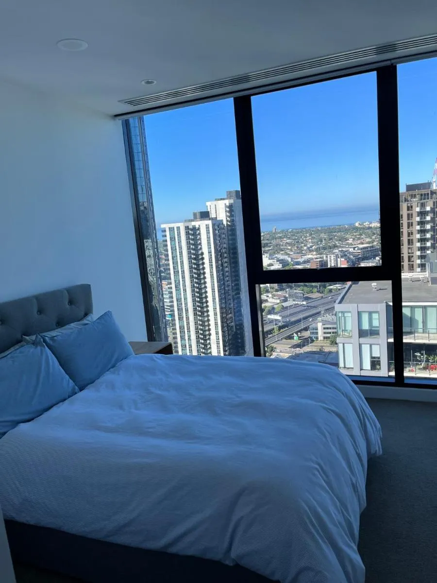 Modern 3 Bedroom Apartment with Amazing Views — 4