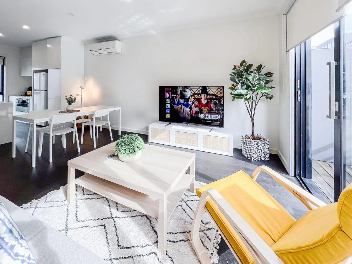 Modern 3-level Townhouse FreeParking — 5