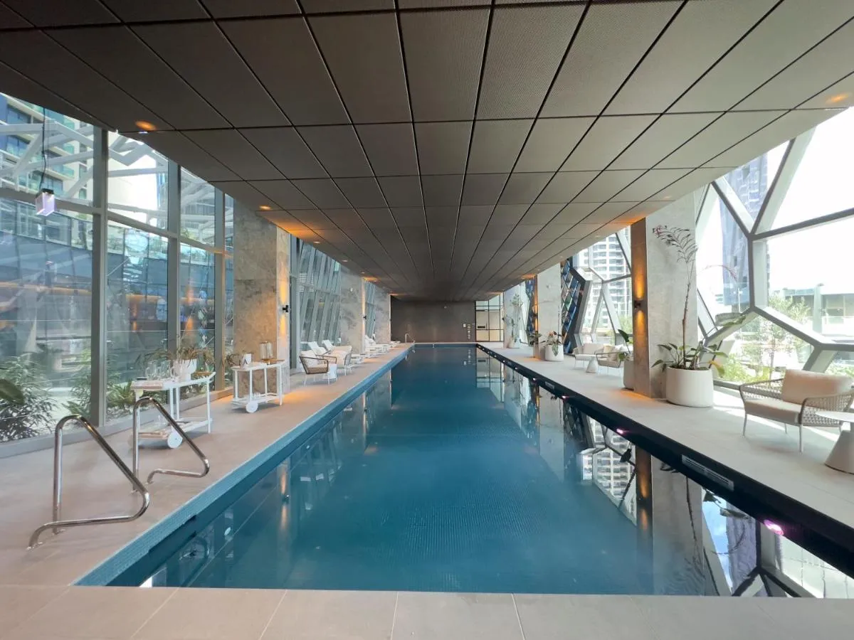 NEW Top Floor L70 CBD Luxury Apt — 4