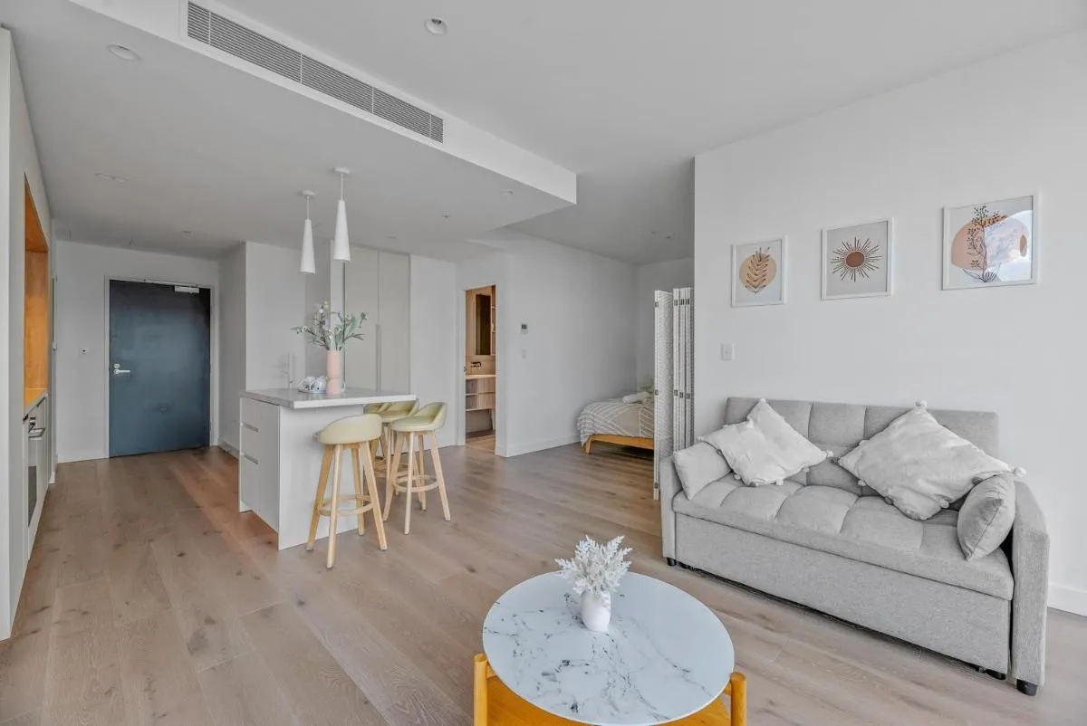 NEW Top Floor L70 CBD Luxury Apt — 5