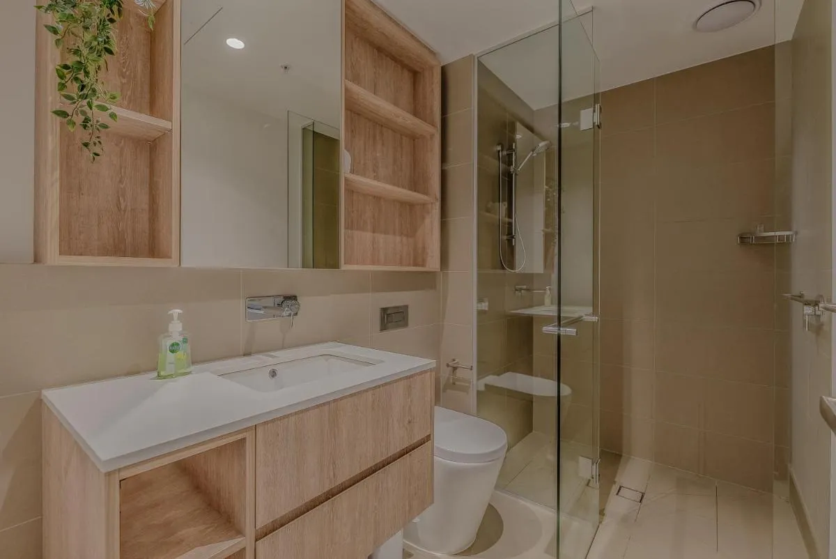 NEW Top Floor L70 CBD Luxury Apt — 3