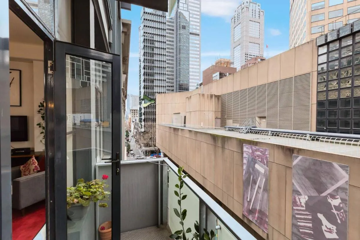 New York Style Loft on Flinders Lane with Parking — 5