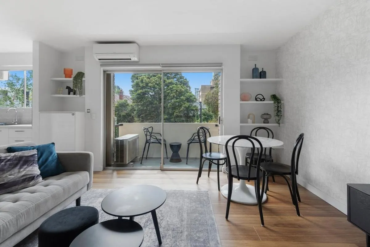 Newly Renovated South Yarra 2BR Apt with parking — 3