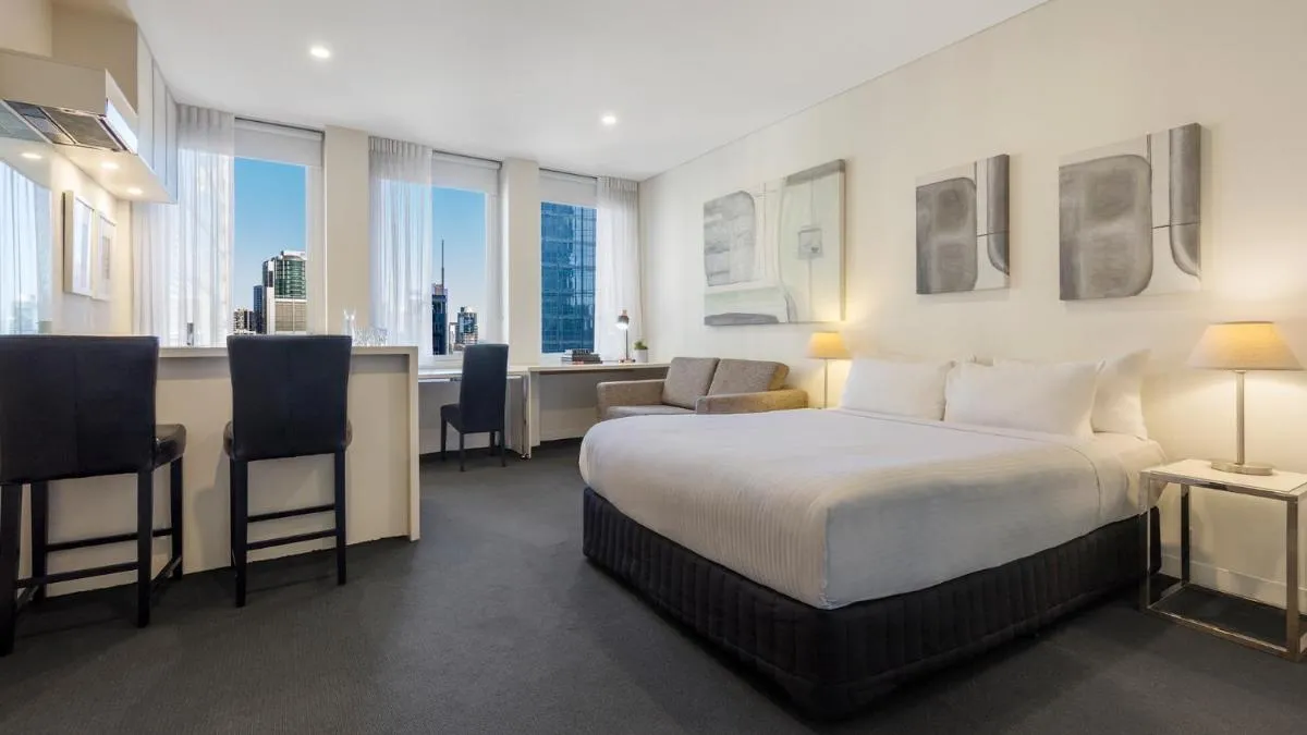 Oaks Melbourne on Collins Suites — 2
