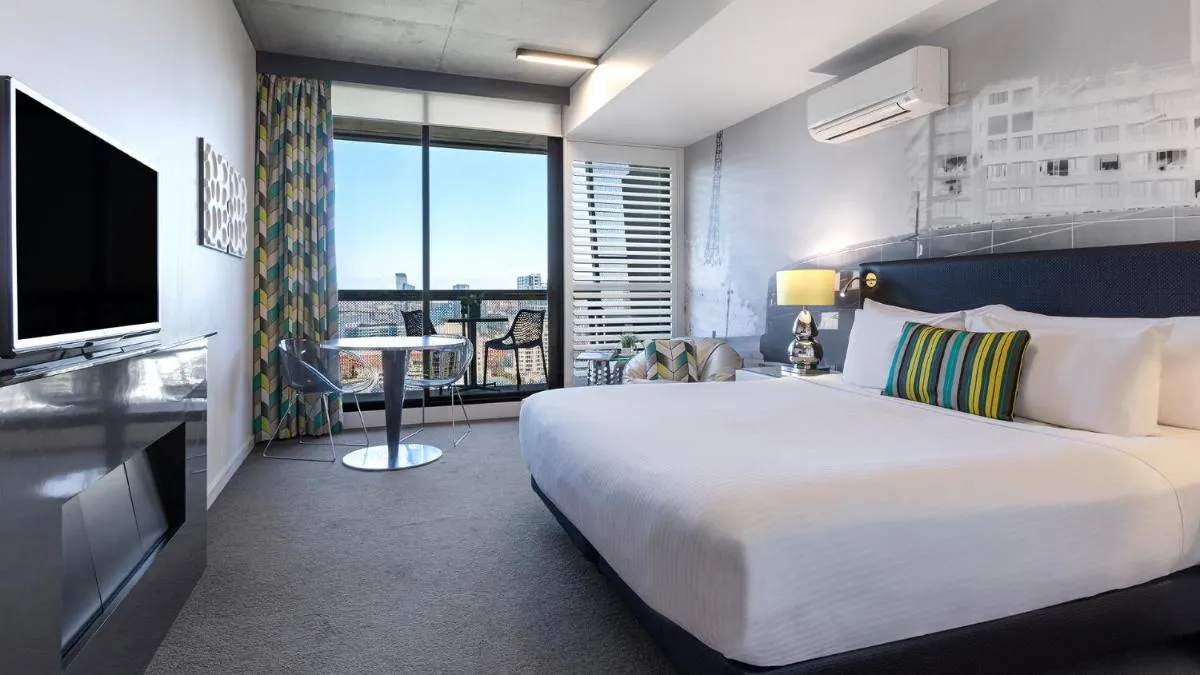 Oaks Melbourne on William Suites — 5