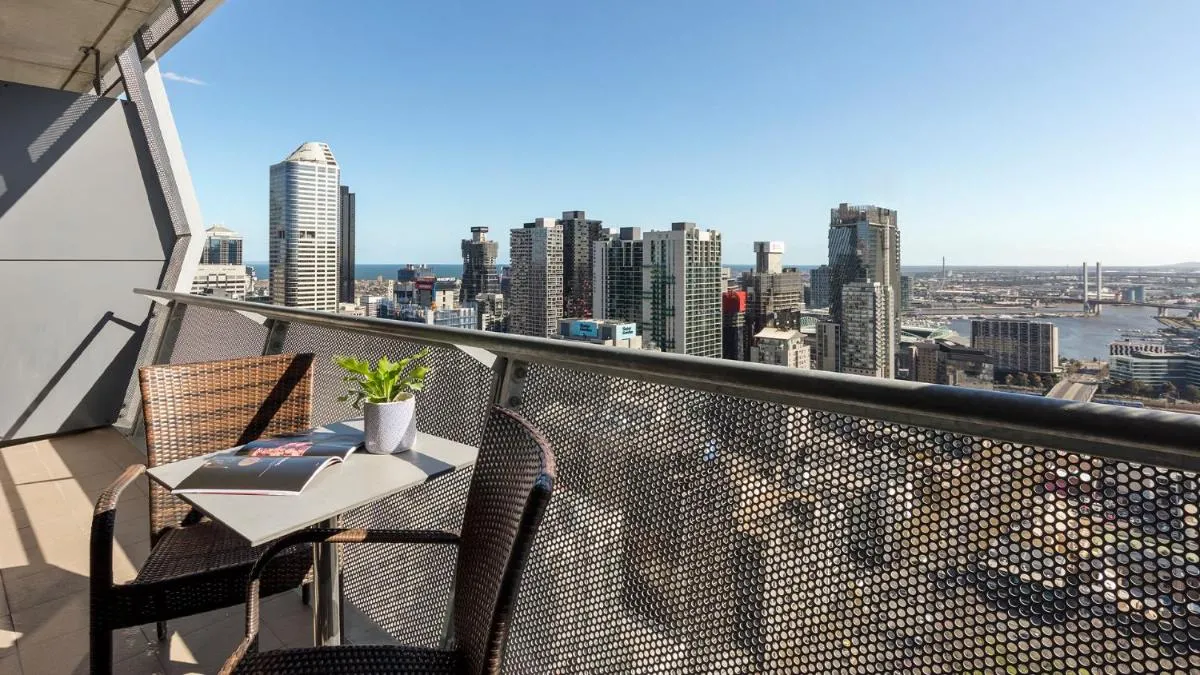 Oaks Melbourne on William Suites — 3