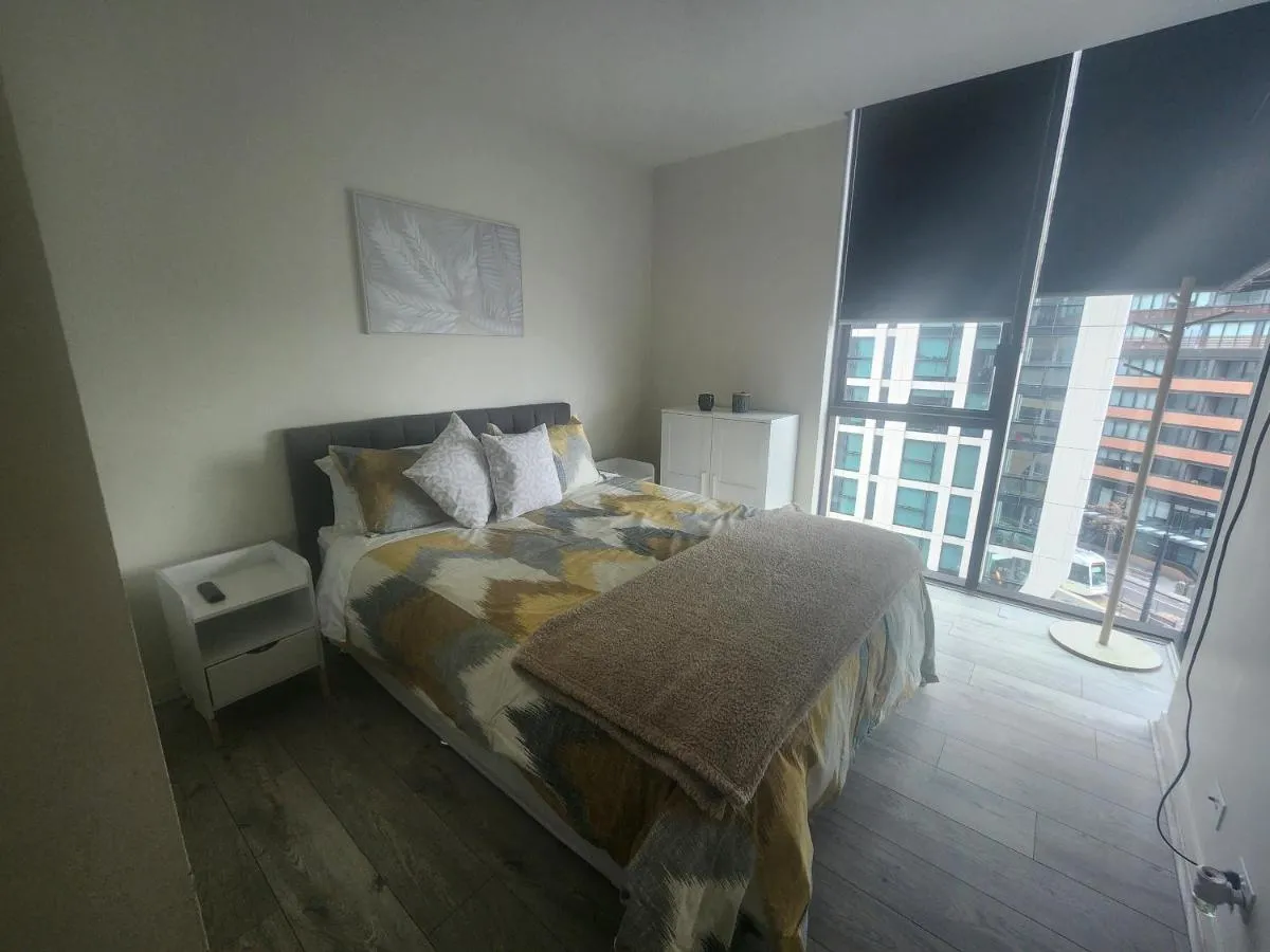 One bedroom apartment in Docklands — 2