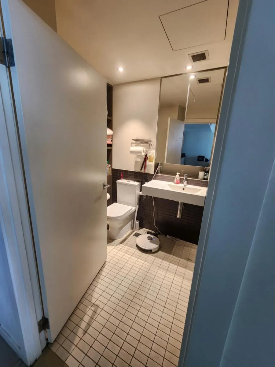 One bedroom apartment in Docklands — 3