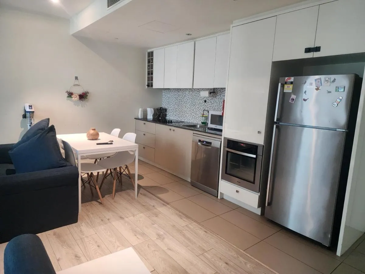One bedroom apartment in Docklands — 5