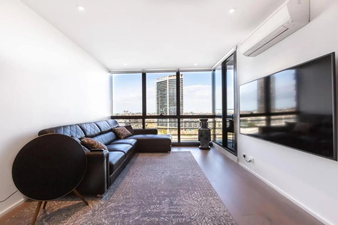 On the River – A Resort-style Retreat in Docklands