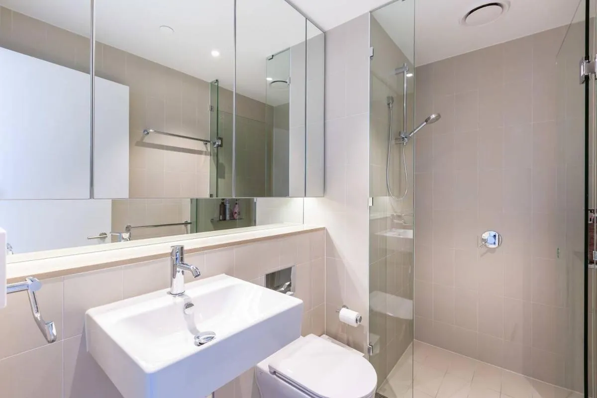 On the River – A Resort-style Retreat in Docklands — 3