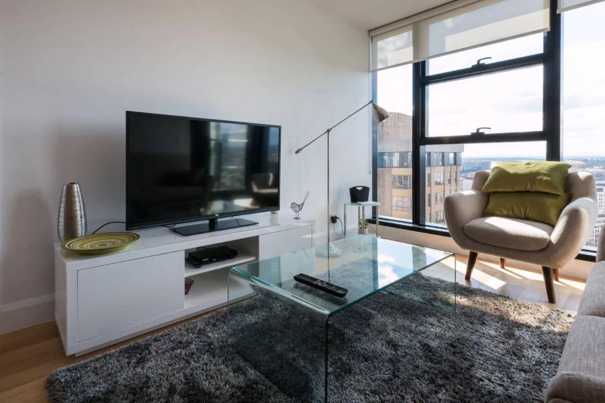 Owen · Soaring City Views Central Location — 5