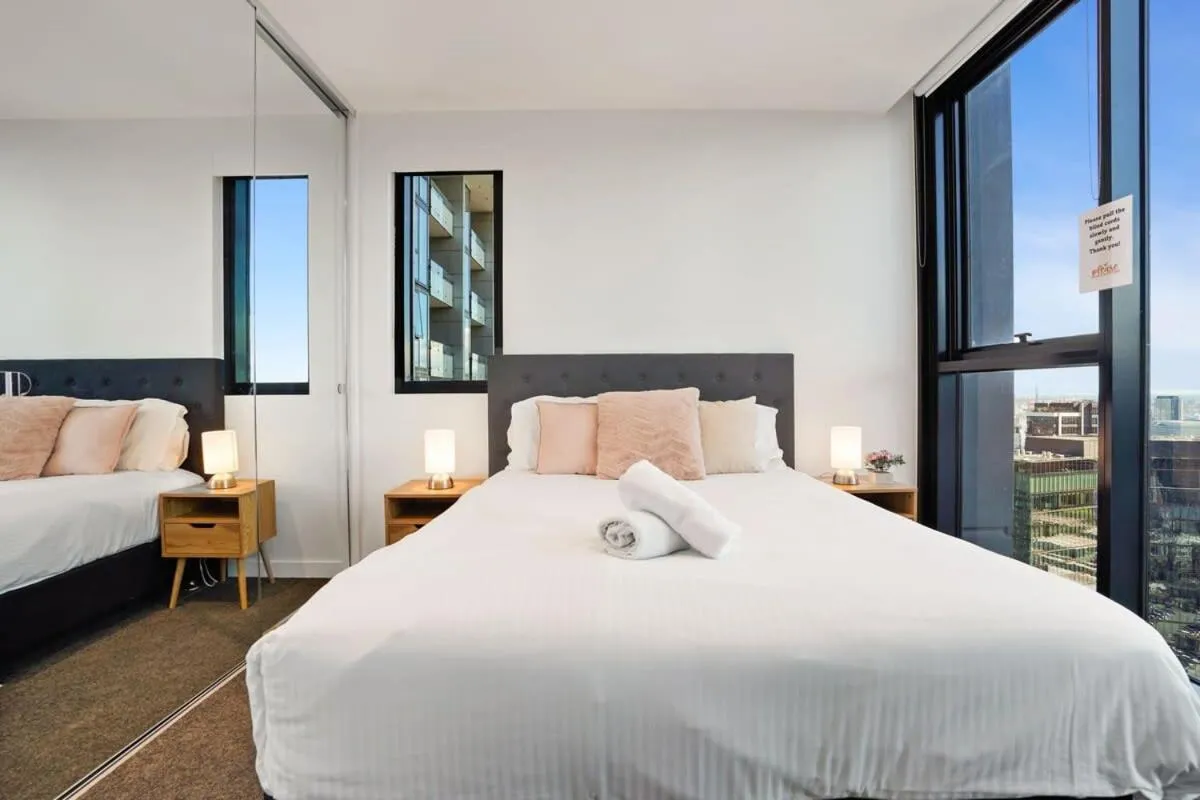 Palladium Tower – Premium Southbank Apt w parking — 2