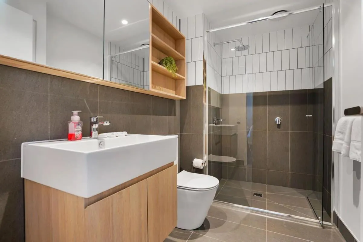 Palladium Tower – Premium Southbank Apt w parking — 3
