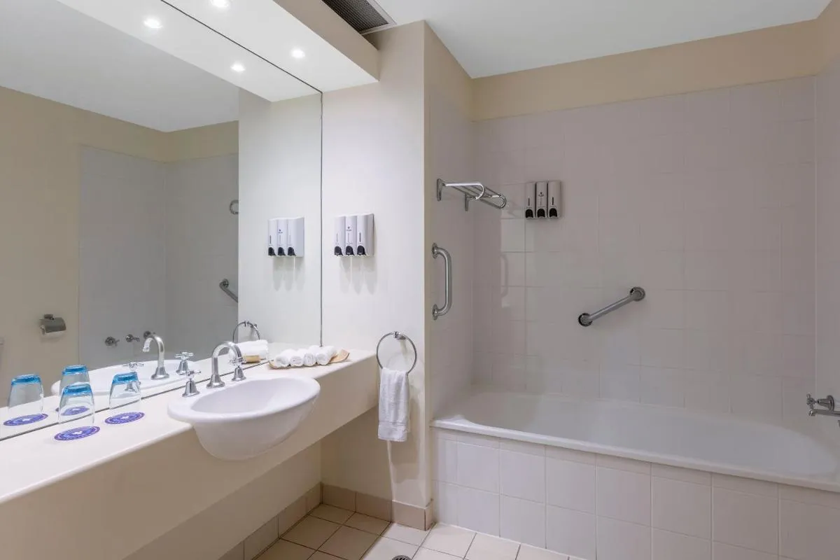 Park Regis Griffin Suites — 3