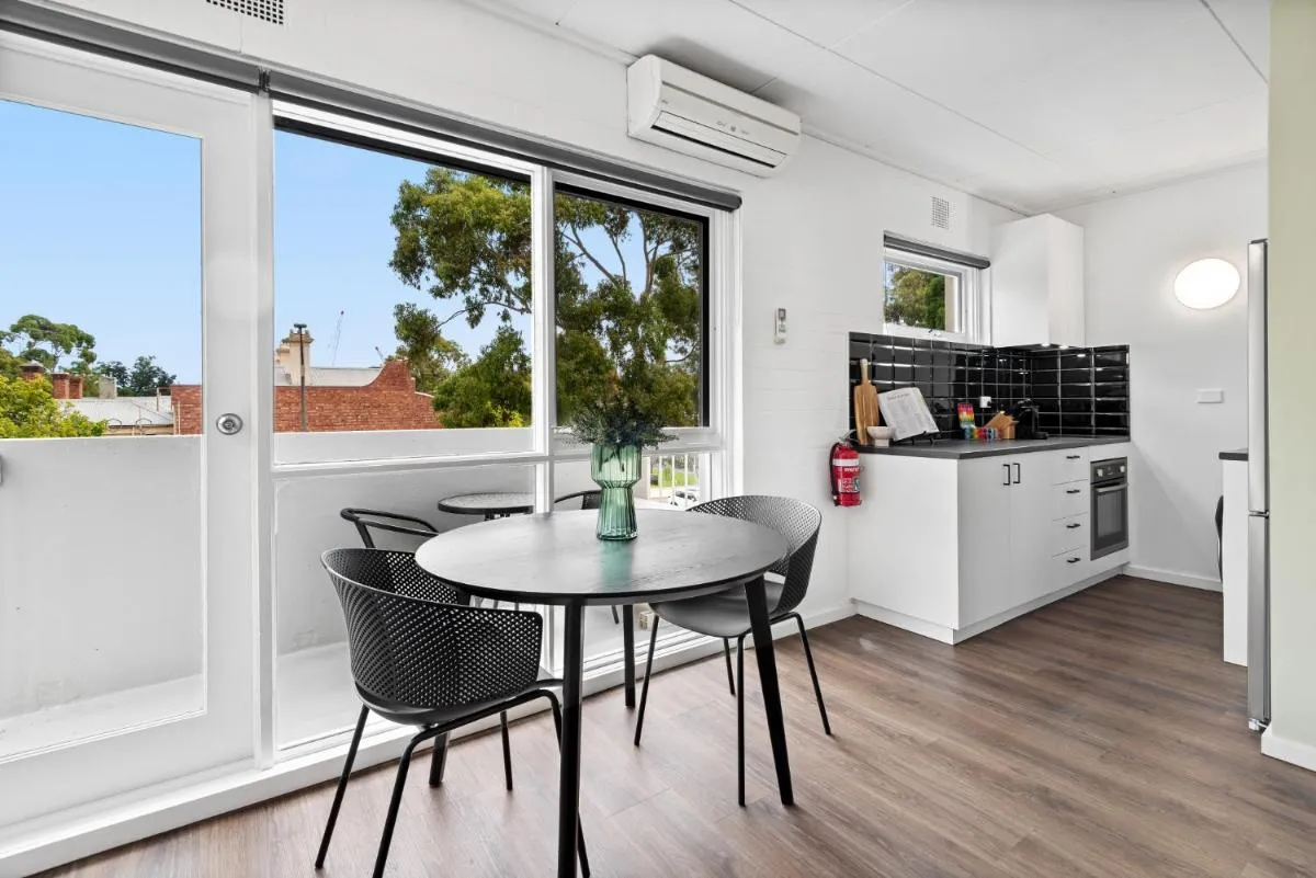 Peaceful 1-Bed Apartment Near the City Centre — 4