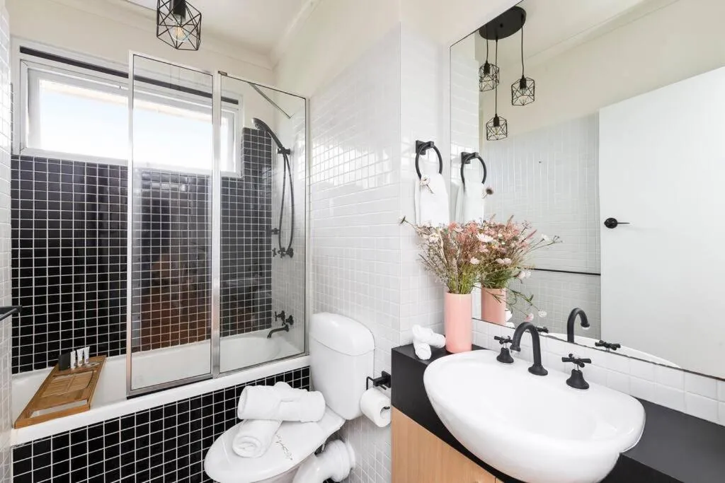 Prahran Chic & Cozy Retreat — 3
