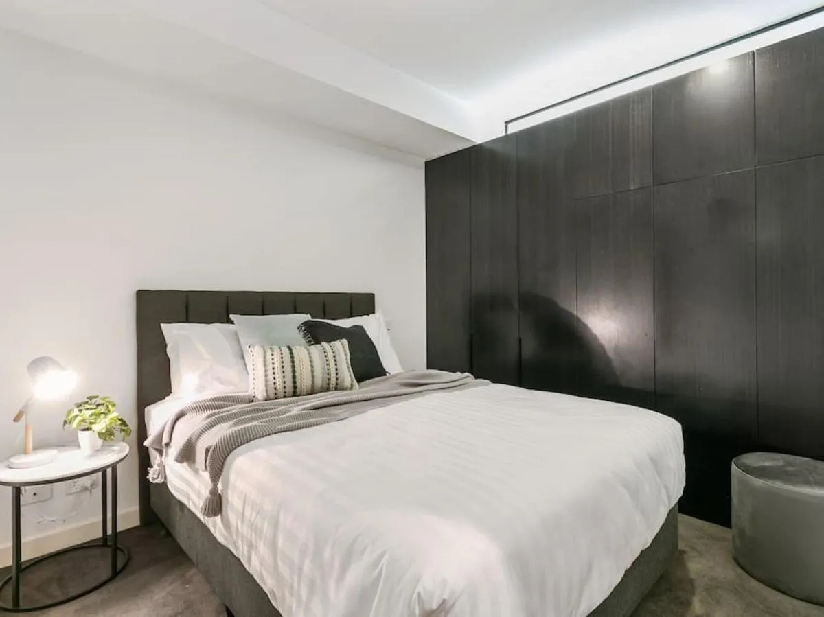 Prahran Prime Location Moments From Chapel Street — 2