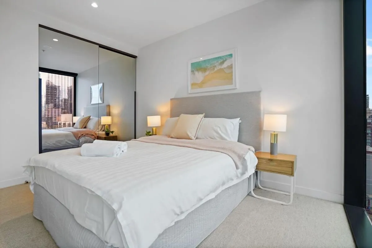 Premium CBD Location 19th floor Collins House Apt — 2