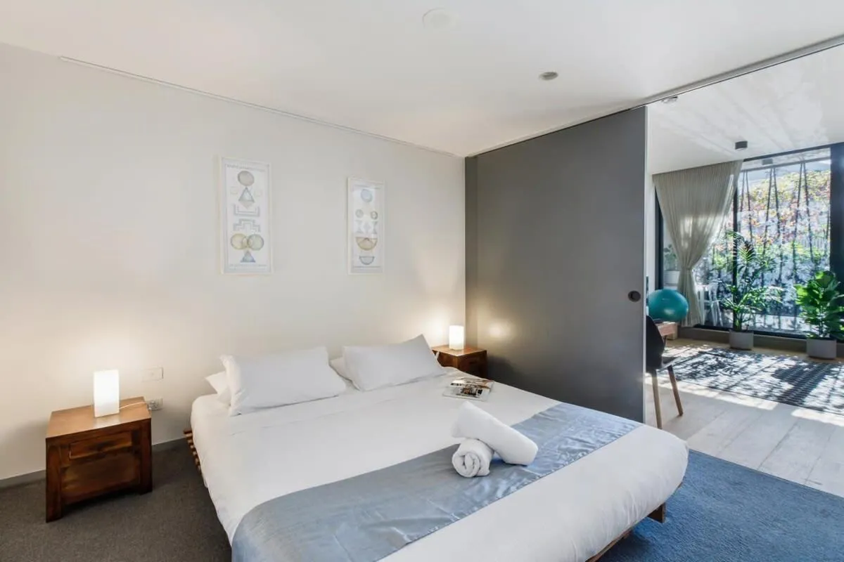 Premium Executive Apt in the Heart of Fitzroy — 2