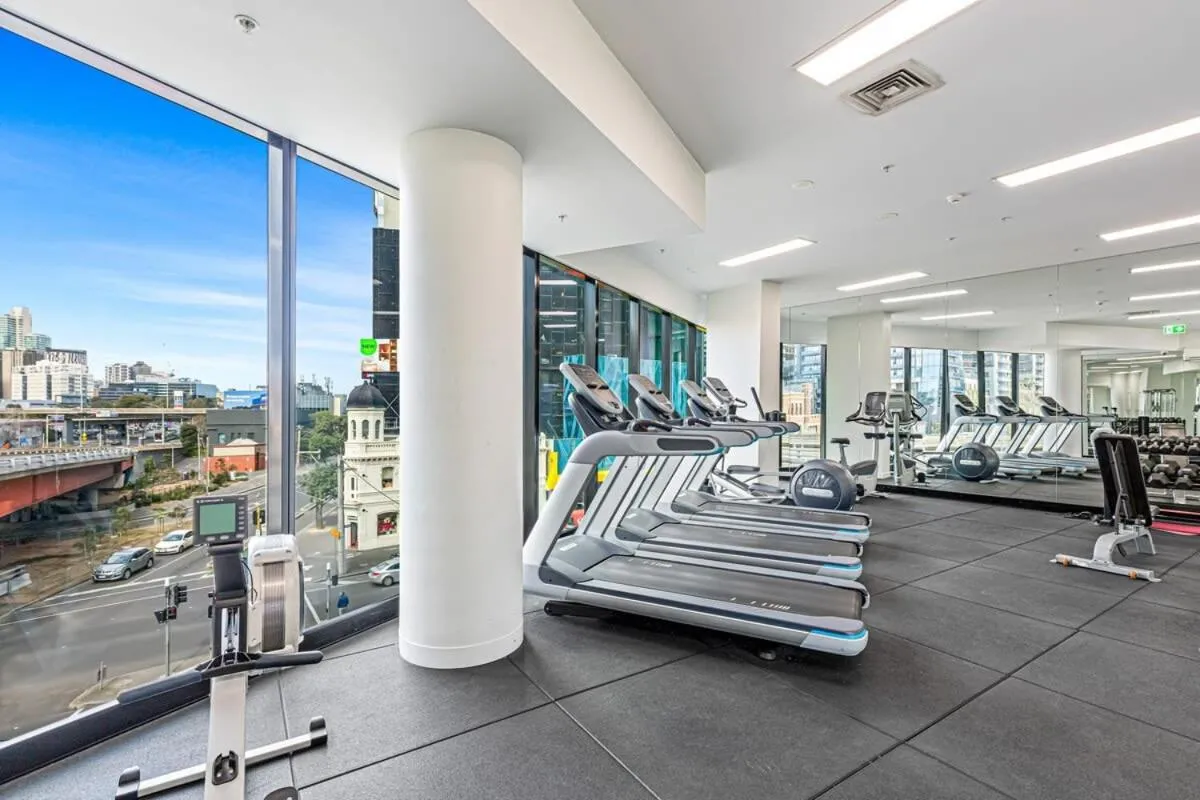 Pristine 2-Bed Unit With Beautiful City Landscape — 5