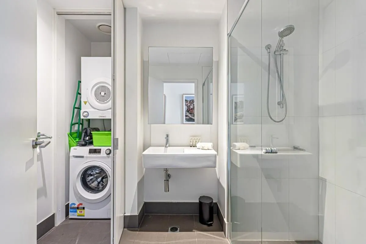 Pristine 2-Bed Unit With Beautiful City Landscape — 3