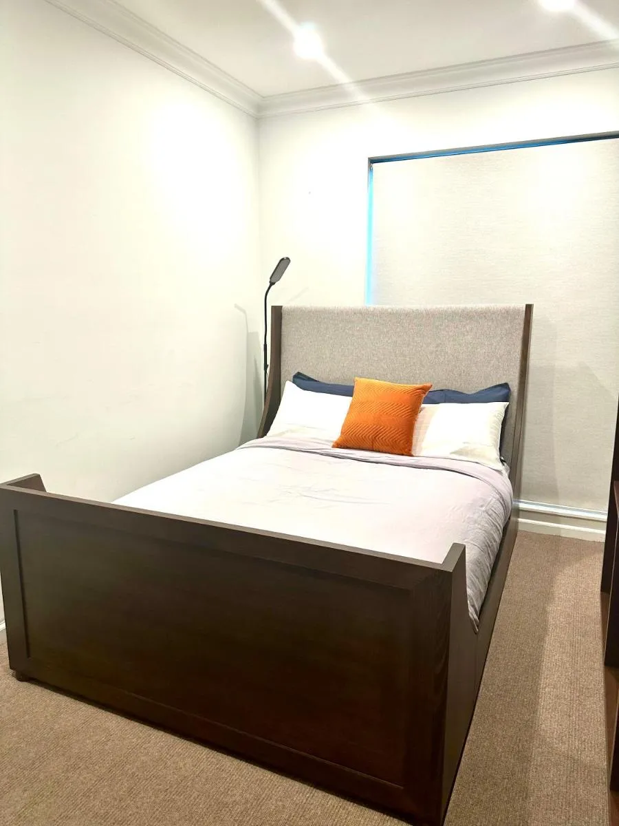 Private 1 Bed Accom with Bathroom in a 3 Bed Apartment – Melb CBD, Regency Towers – Free Parking, WiFi and Pool — 5