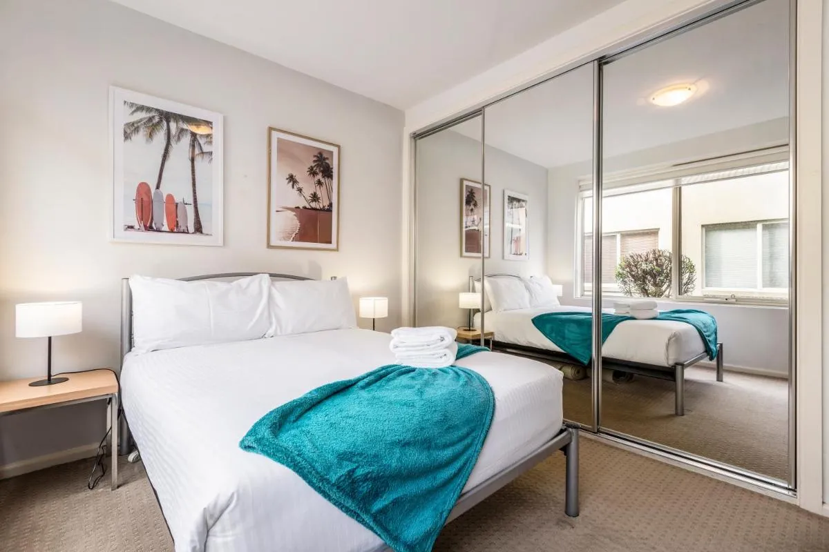 Quaint & homey Ripponlea flat — 2