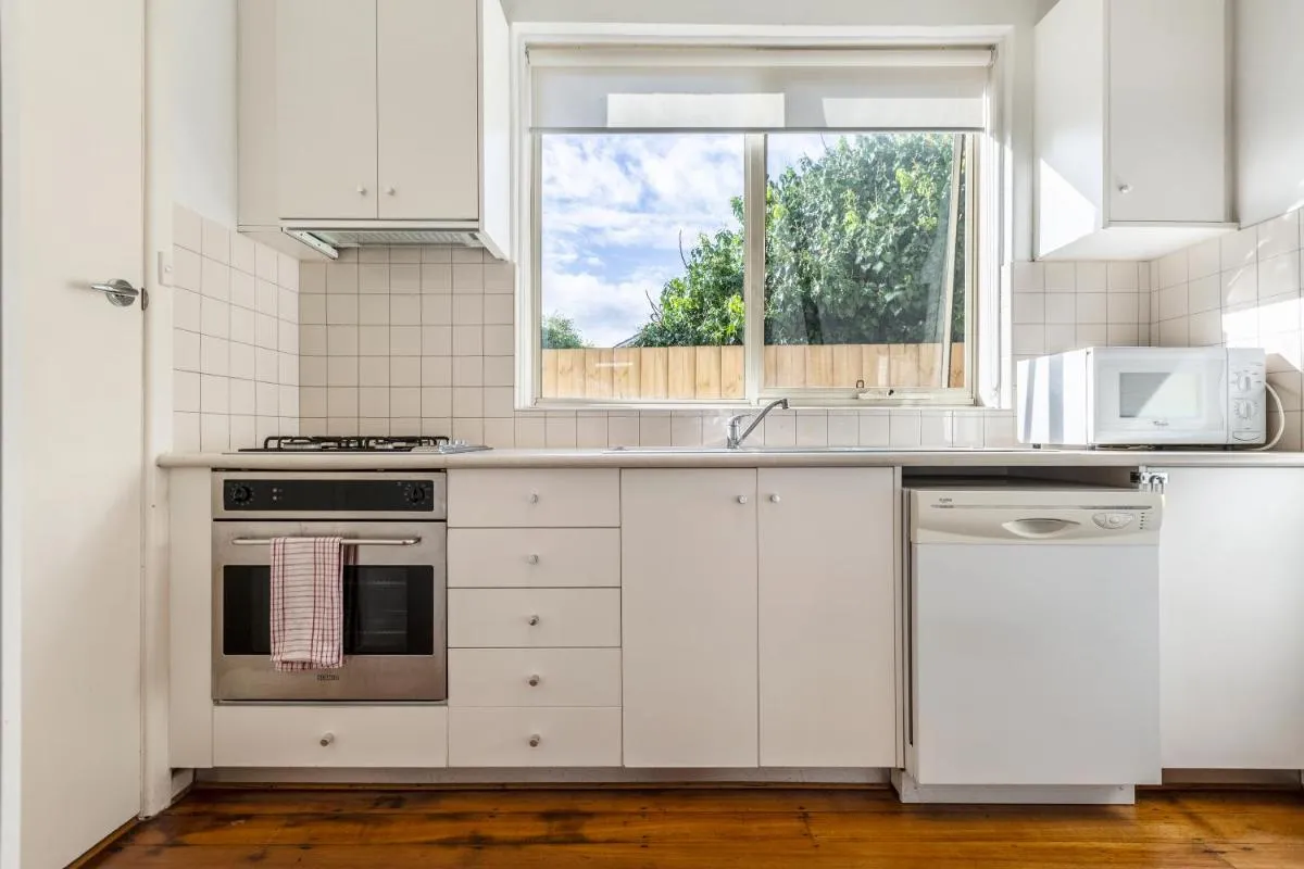 Quaint & homey Ripponlea flat — 4