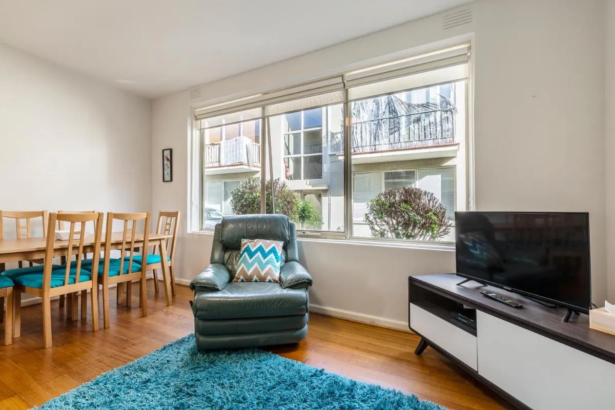 Quaint & homey Ripponlea flat — 5