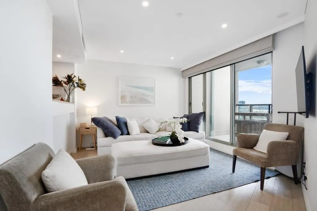 Quay West 14th floor Executive Southbank Apt — 2