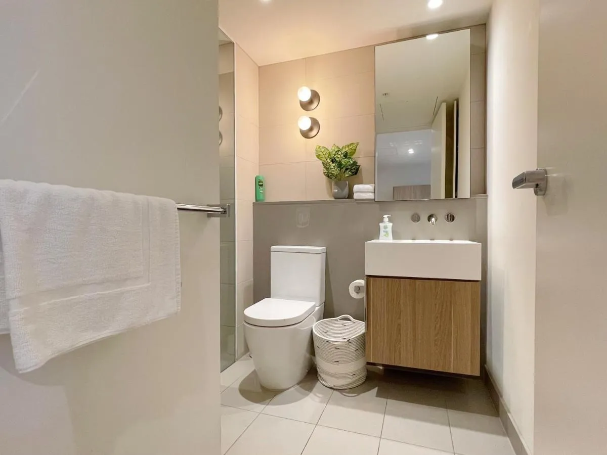 Queens Place 1B/View/Workplace/Swimming Pool/Gym — 3