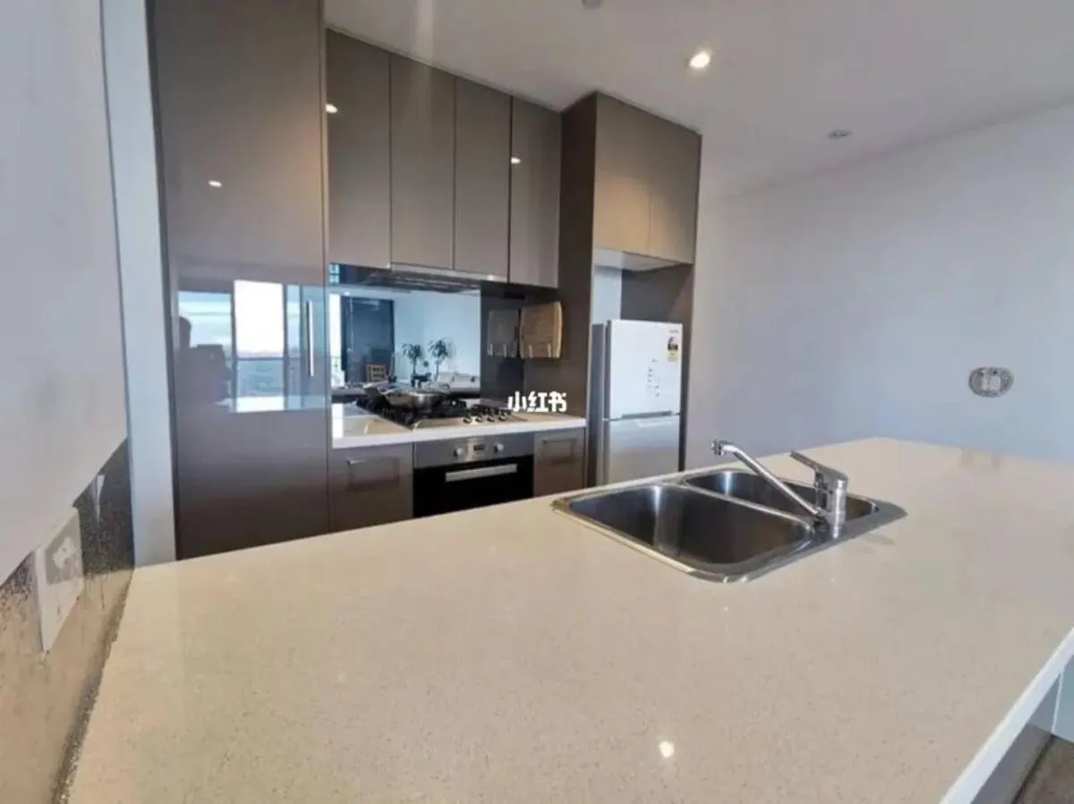 Quiet CBD 3b2b apartment + free parking — 5