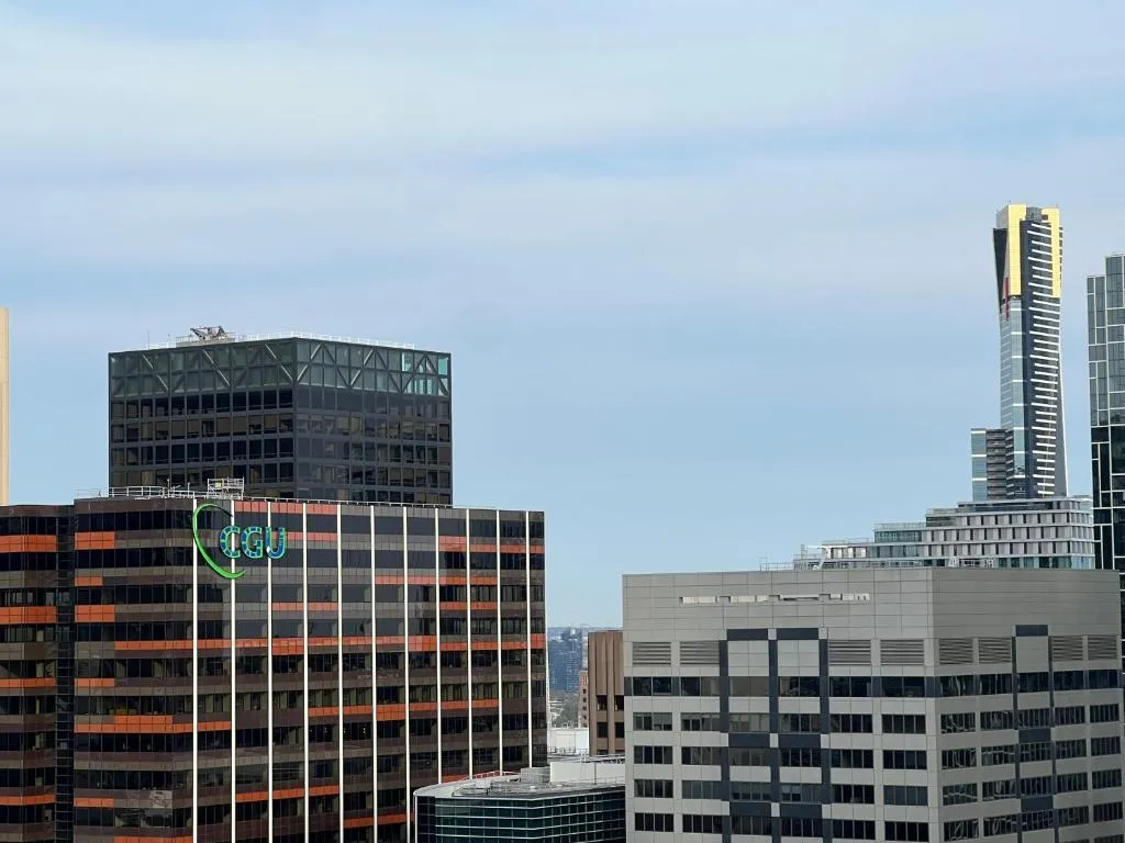 Quiet CBD 3b2b apartment + free parking