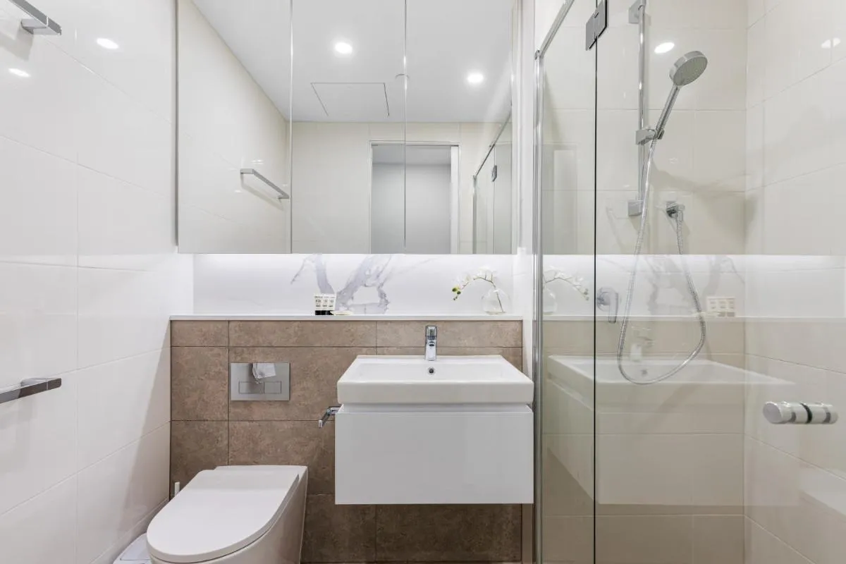 Remarkable 3-Bed with City Views & Swimming Pool — 3