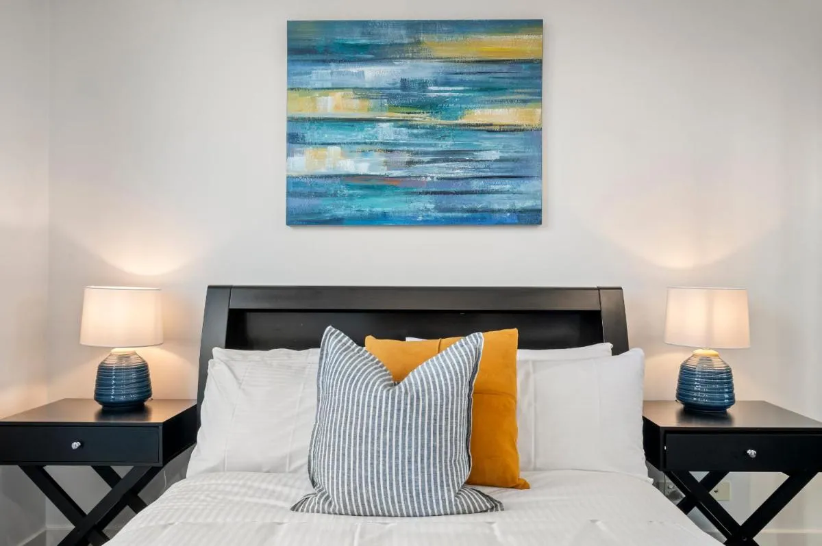Rooftop Pool 2BR Apartment at Marvel Stadium with Free Parking — 5