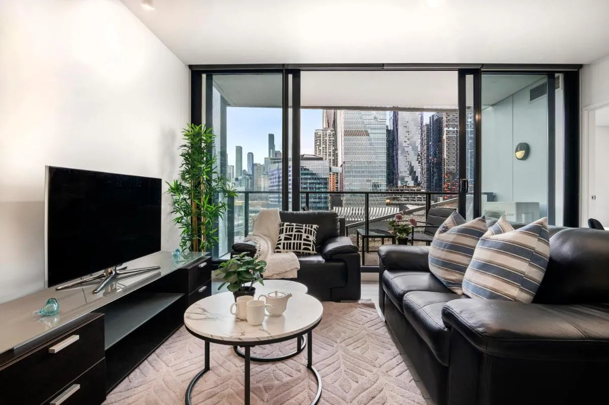 Rooftop Pool 2BR Apartment at Marvel Stadium with Free Parking — 2