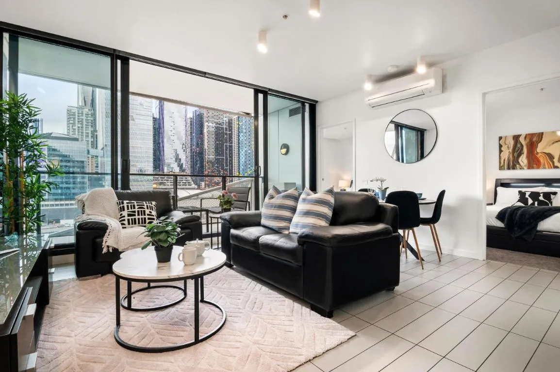 Rooftop Pool 2BR Apartment at Marvel Stadium with Free Parking