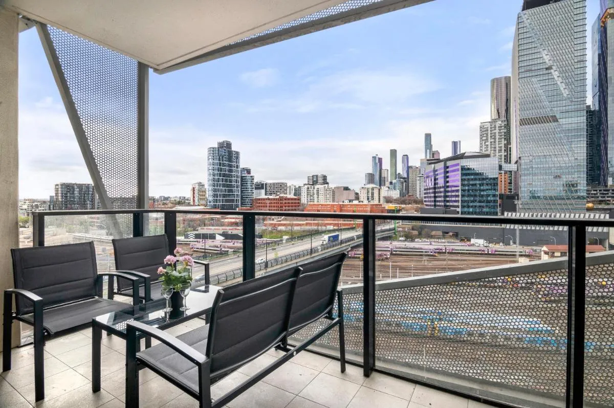 Rooftop Pool 2BR Apartment at Marvel Stadium with Free Parking — 3