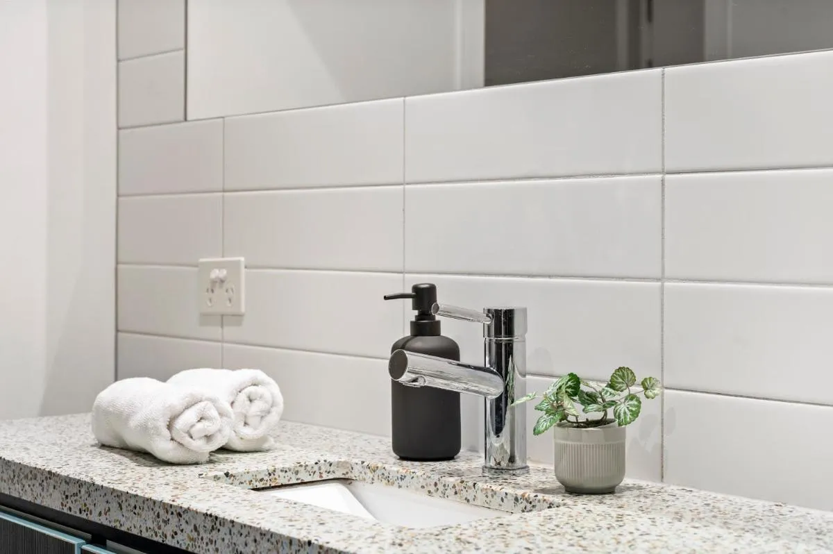 Rooftop Pool 2BR Apt at Marvel Stadium with Free Parking — 3
