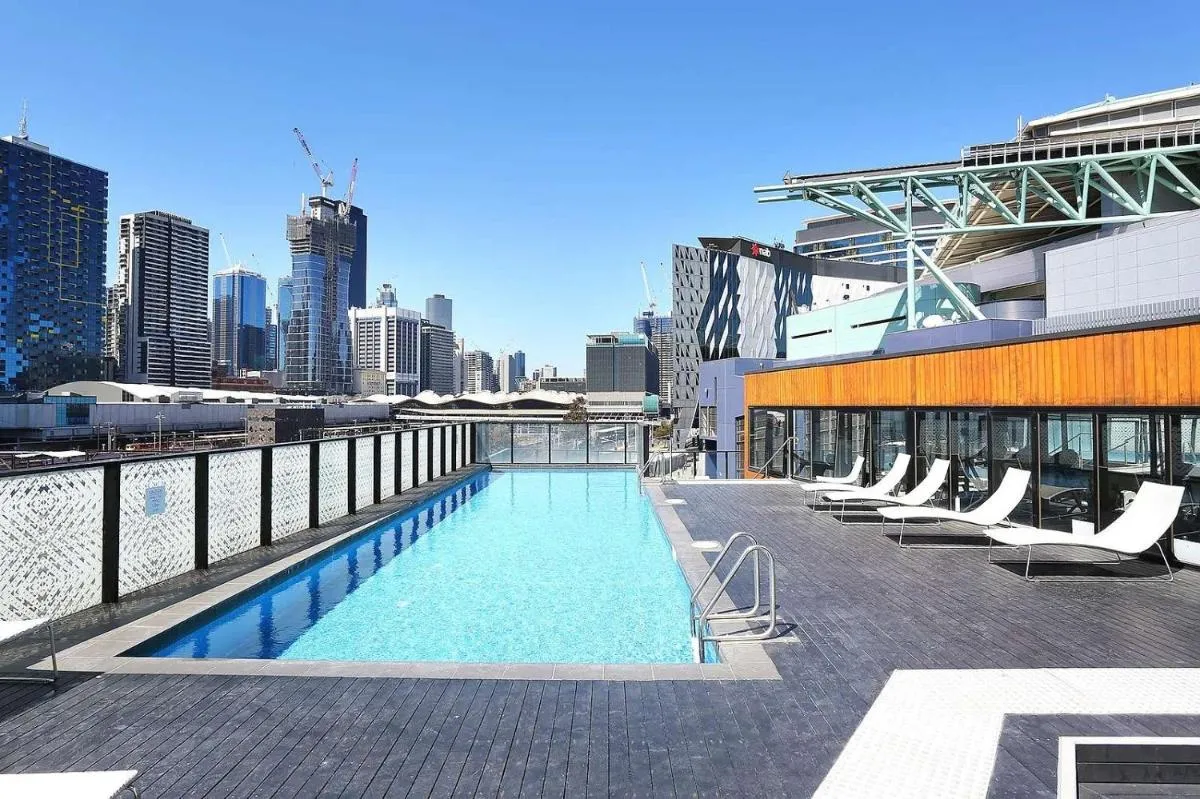 Rooftop Pool Stunning Apt at Marvel Stadium with Free Parking — 3