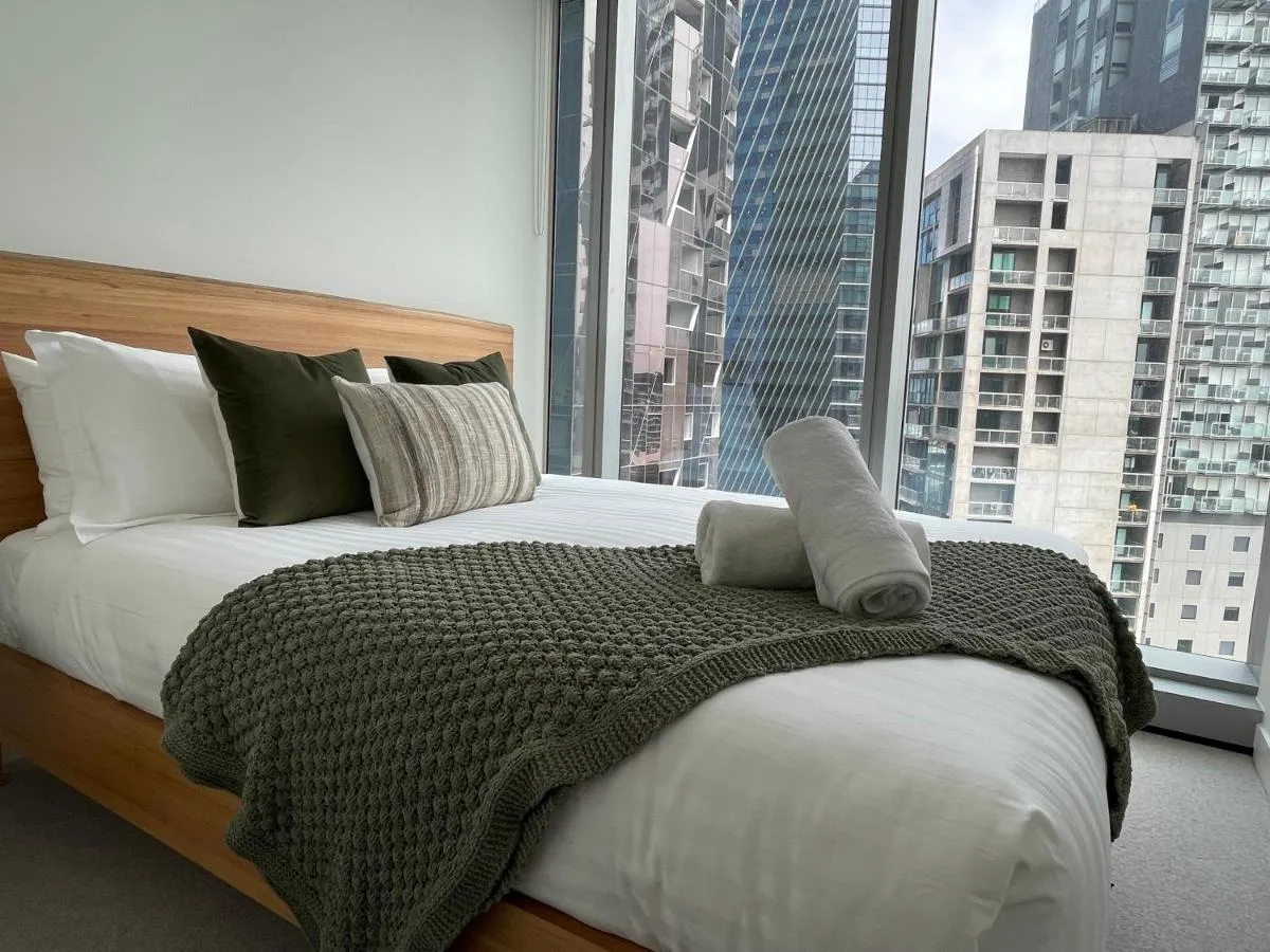 Serenity Stayz – 3 Bedroom Apartment in Melbourne CBD — 2