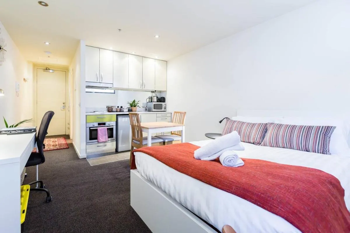 Simple on Swanston – A Central Student Accom Studio — 4